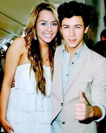 miley-cyrus-kids-choice-awards-03.jpg